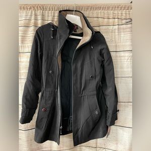 Gallery lined trench rain coat
